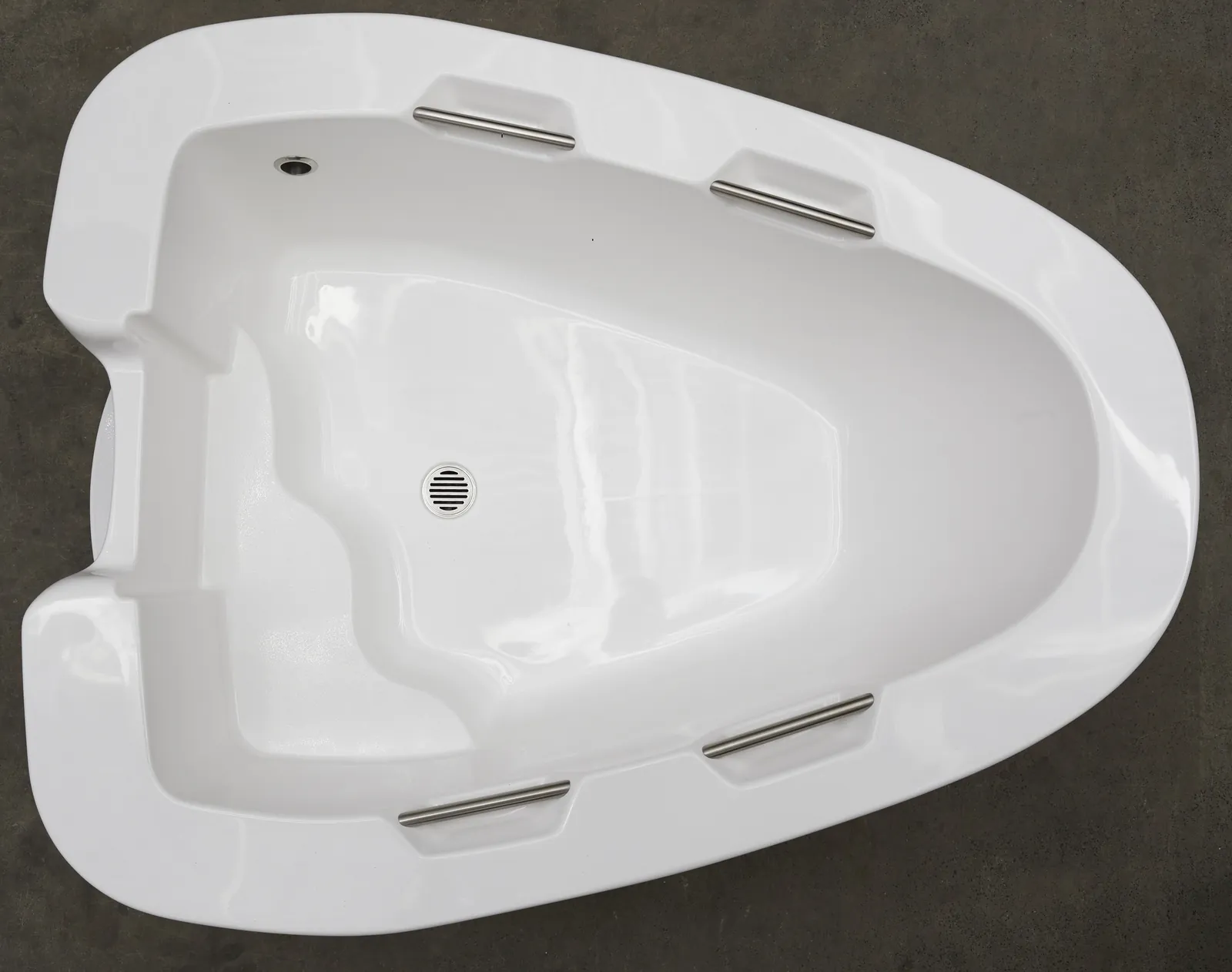 AQVA maternity bath from above, showing the contoured basin and four grab handles