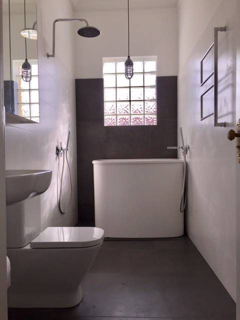 AQVA Haiku Solo 1300 freestanding bath in a narrow bathroom