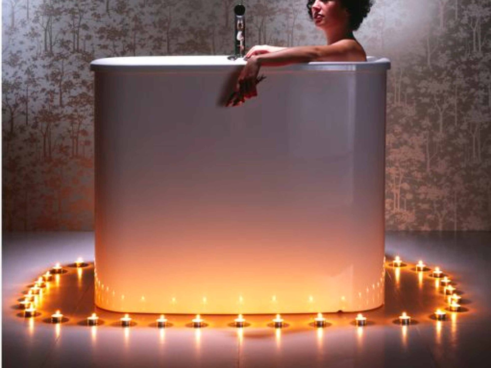 AQVA Kimono 1300 with a person seated deeply immersed, full candle ring in frame